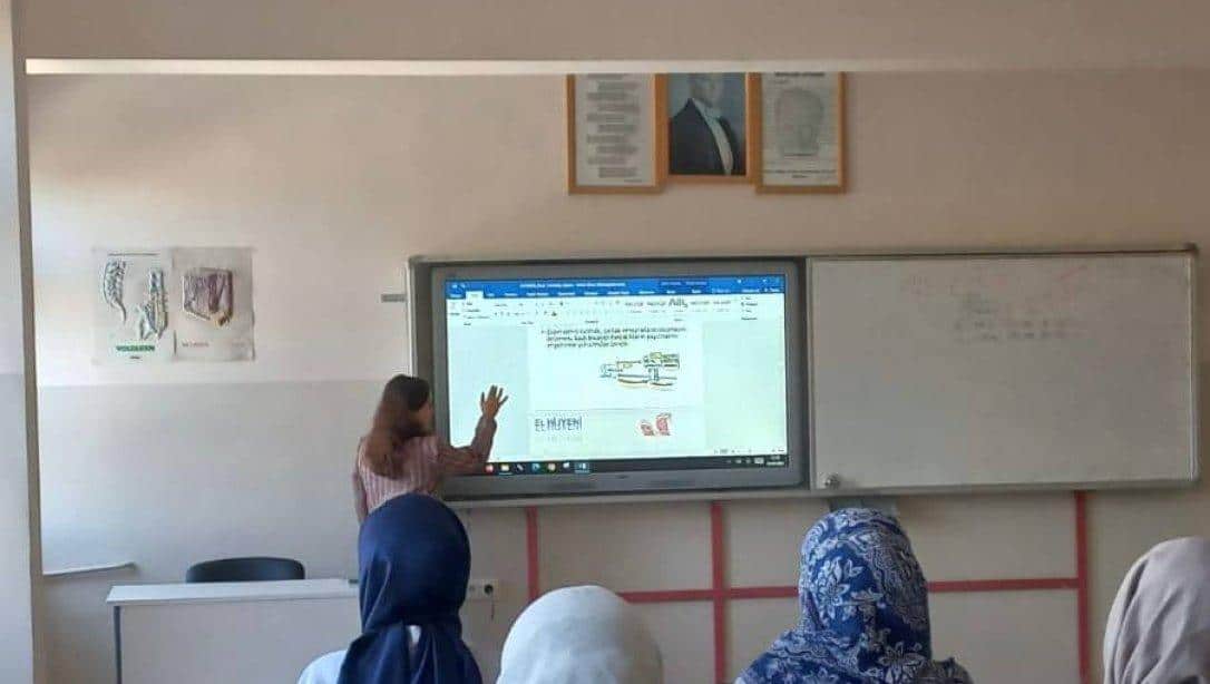 İŞKUR İşgücü Uyum Programı (İUP) Kapsamında Okullarımızda Görevlendirilen Temizlik Personeline Seminer Verildi