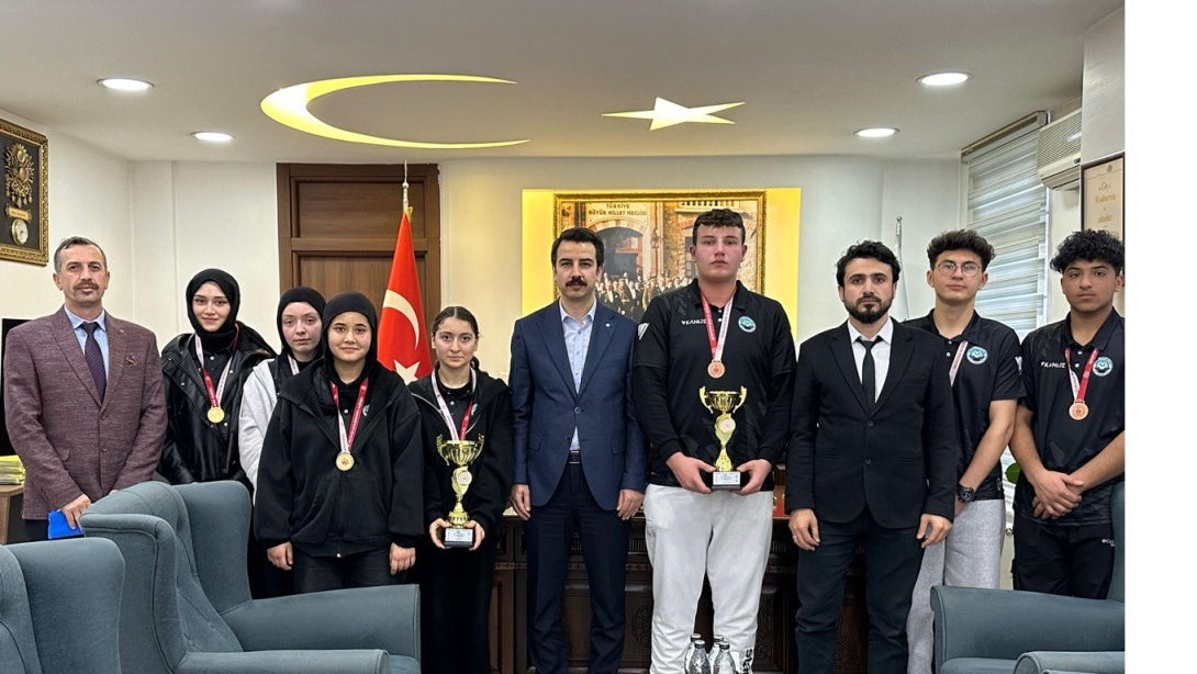 Mudurnu Anadolu İmam Hatip Lisesi Genç Kızlar Ve Genç Erkekler Dart Takımları, Sayın Kaymakamımızı Ziyaret Ettiler.